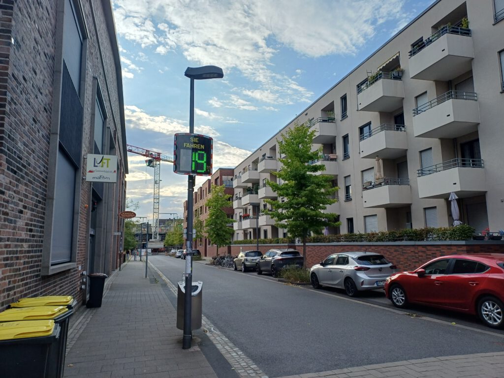Radar Smiley zeigt 19 km/h am Standort Am Walzwerk 10